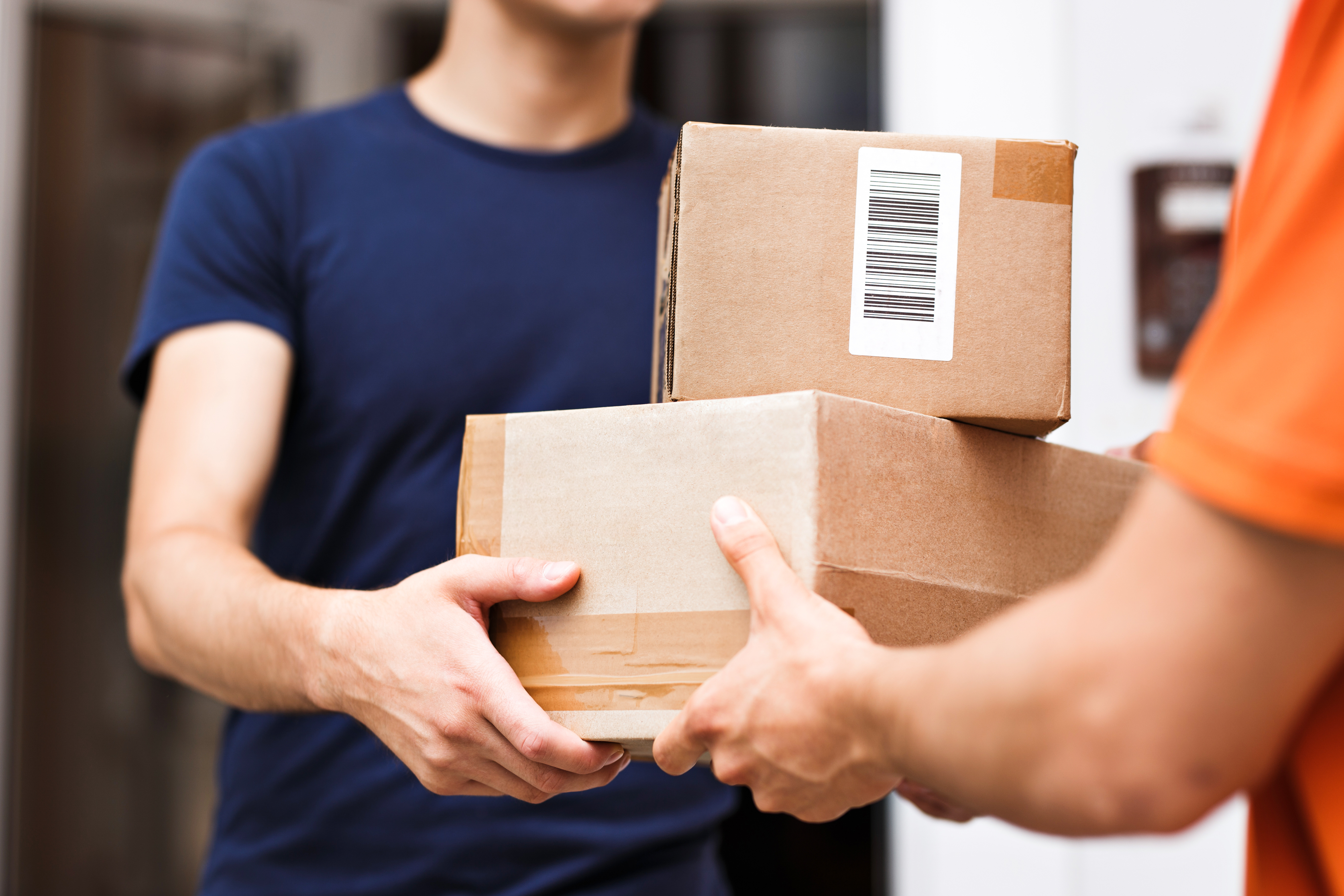 Revolutionizing E-commerce Delivery with Last-Mile Innovations
